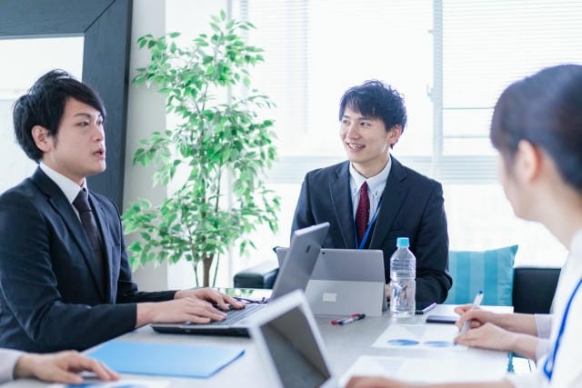 銀行業界のホワイト企業ランキング！働きやすさと評判を徹底分析